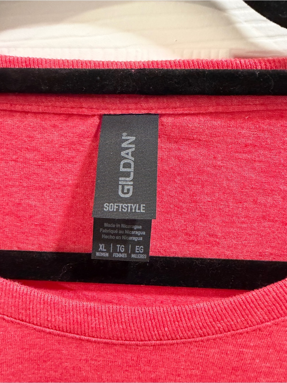 Gilden Women’s Graphic Crewneck T-Shirt - Red - NWT Size XL - Picture 4 of 6